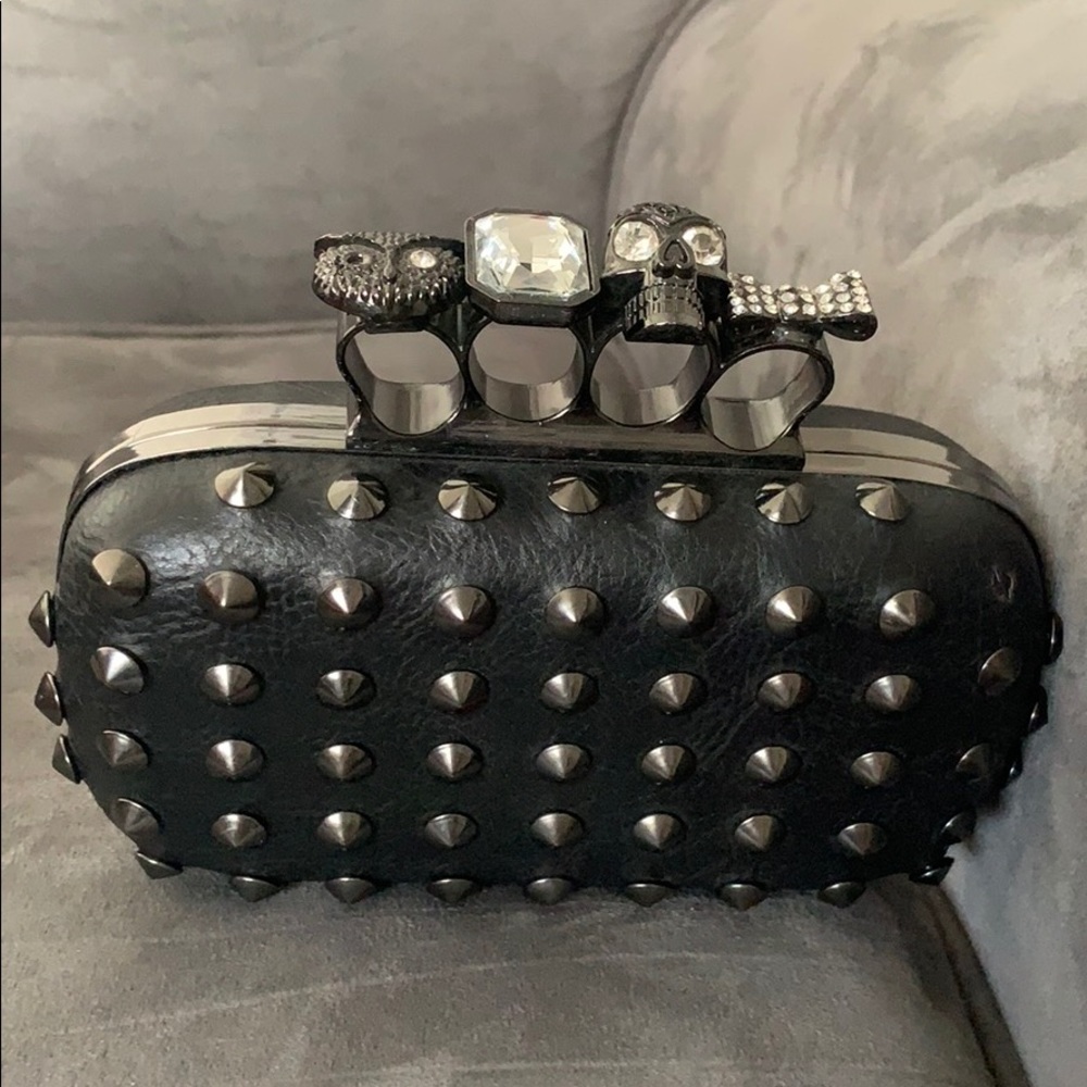 Brass knuckle clutch